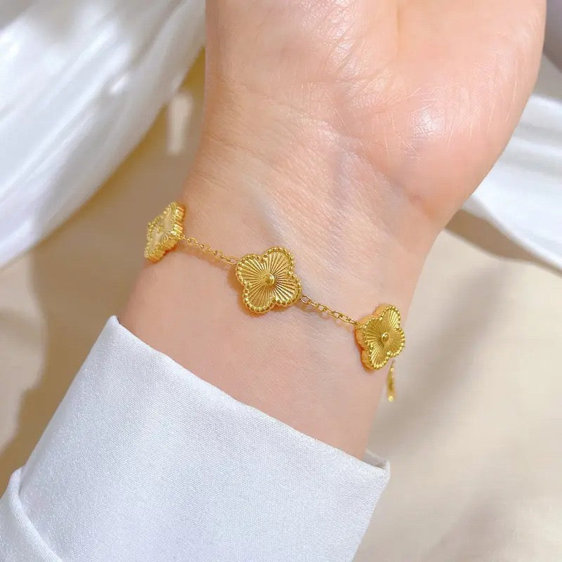 Gold four leaf lucky clover bracelet